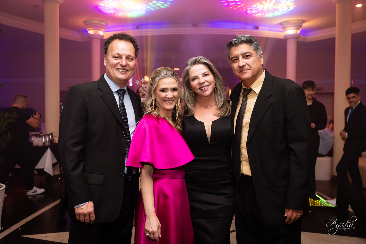 15 anos Curitiba; Festa de 15 anos; Festa de Debutante; Eventos Sociedade Thalia; Thalia Centro; Basquete Thalia; Vestido de Debutante; Decoração 15 anos; Espaço para 15 anos Curitiba; Fotógrafo Curitiba; Fotógrafo 15 anos Curitiba; Melhor Fotógrafa;