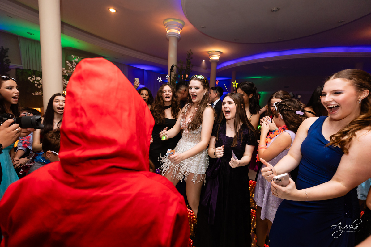 15 anos Curitiba; Festa de 15 anos; Festa de Debutante; Eventos Sociedade Thalia; Thalia Centro; Basquete Thalia; Vestido de Debutante; Decoração 15 anos; Espaço para 15 anos Curitiba; Fotógrafo Curitiba; Fotógrafo 15 anos Curitiba; Melhor Fotógrafa;