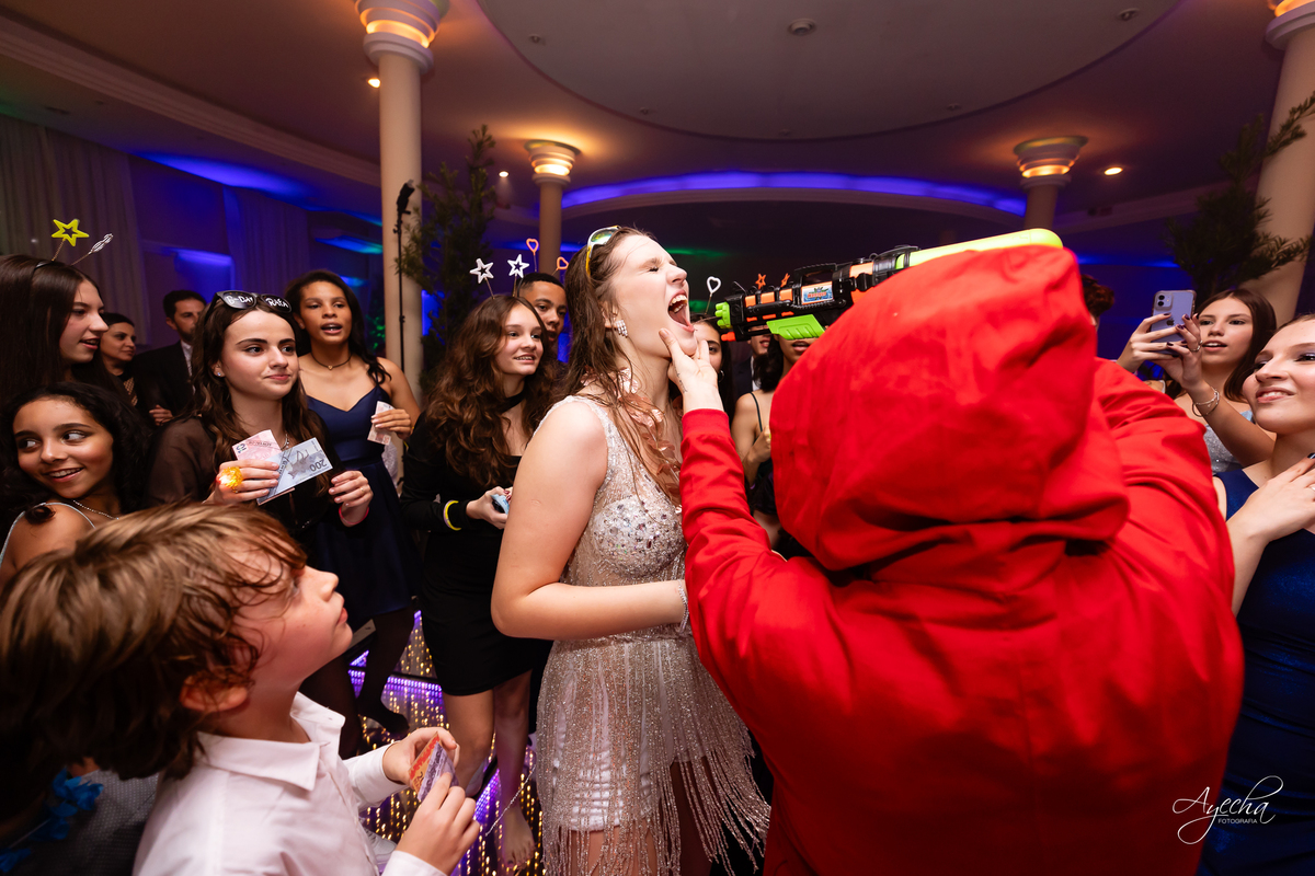 15 anos Curitiba; Festa de 15 anos; Festa de Debutante; Eventos Sociedade Thalia; Thalia Centro; Basquete Thalia; Vestido de Debutante; Decoração 15 anos; Espaço para 15 anos Curitiba; Fotógrafo Curitiba; Fotógrafo 15 anos Curitiba; Melhor Fotógrafa;