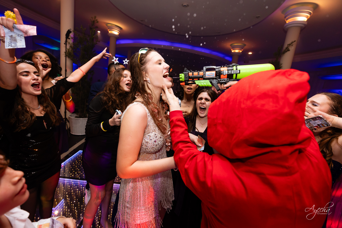 15 anos Curitiba; Festa de 15 anos; Festa de Debutante; Eventos Sociedade Thalia; Thalia Centro; Basquete Thalia; Vestido de Debutante; Decoração 15 anos; Espaço para 15 anos Curitiba; Fotógrafo Curitiba; Fotógrafo 15 anos Curitiba; Melhor Fotógrafa;