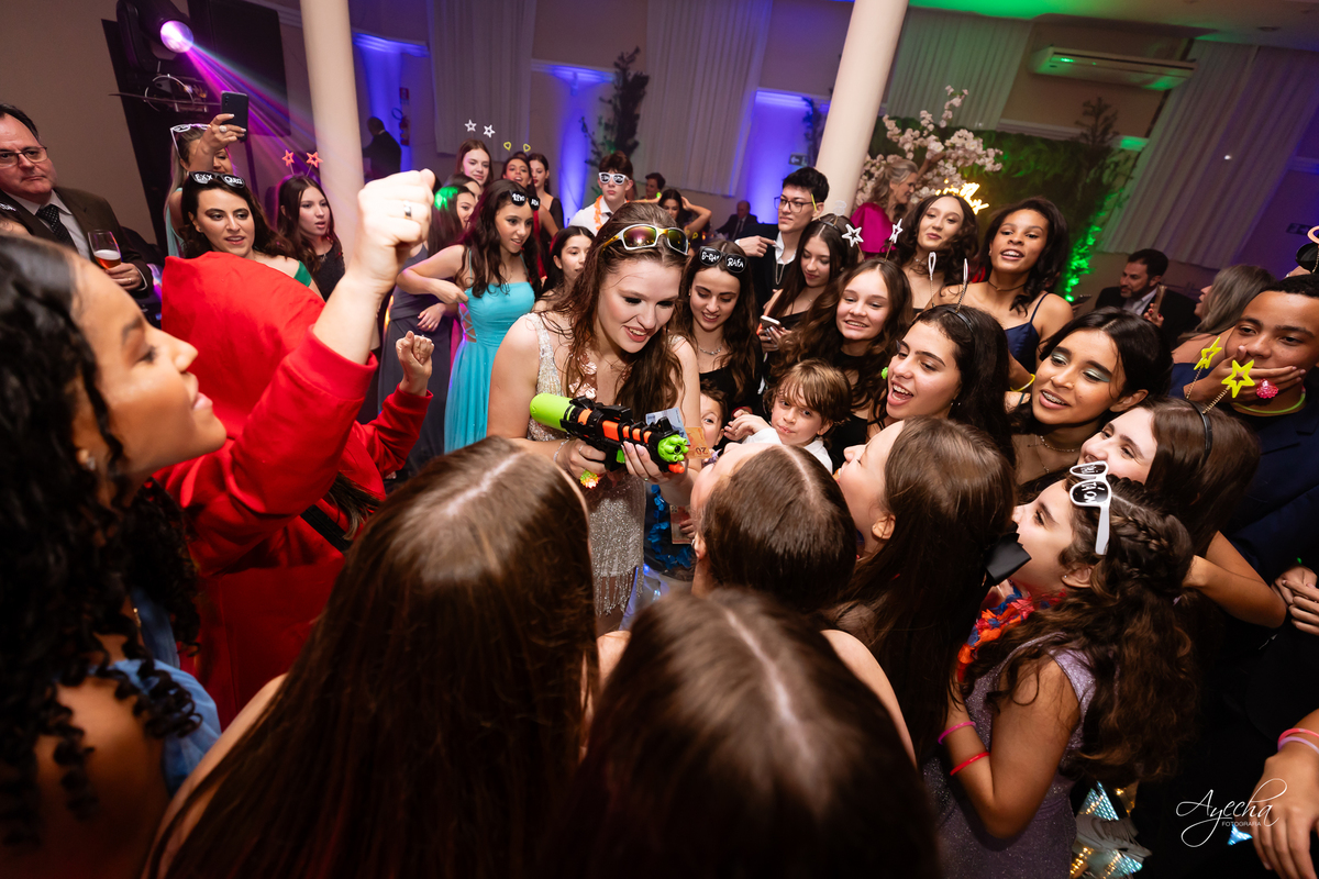 15 anos Curitiba; Festa de 15 anos; Festa de Debutante; Eventos Sociedade Thalia; Thalia Centro; Basquete Thalia; Vestido de Debutante; Decoração 15 anos; Espaço para 15 anos Curitiba; Fotógrafo Curitiba; Fotógrafo 15 anos Curitiba; Melhor Fotógrafa;