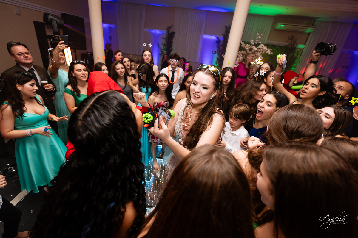 15 anos Curitiba; Festa de 15 anos; Festa de Debutante; Eventos Sociedade Thalia; Thalia Centro; Basquete Thalia; Vestido de Debutante; Decoração 15 anos; Espaço para 15 anos Curitiba; Fotógrafo Curitiba; Fotógrafo 15 anos Curitiba; Melhor Fotógrafa;