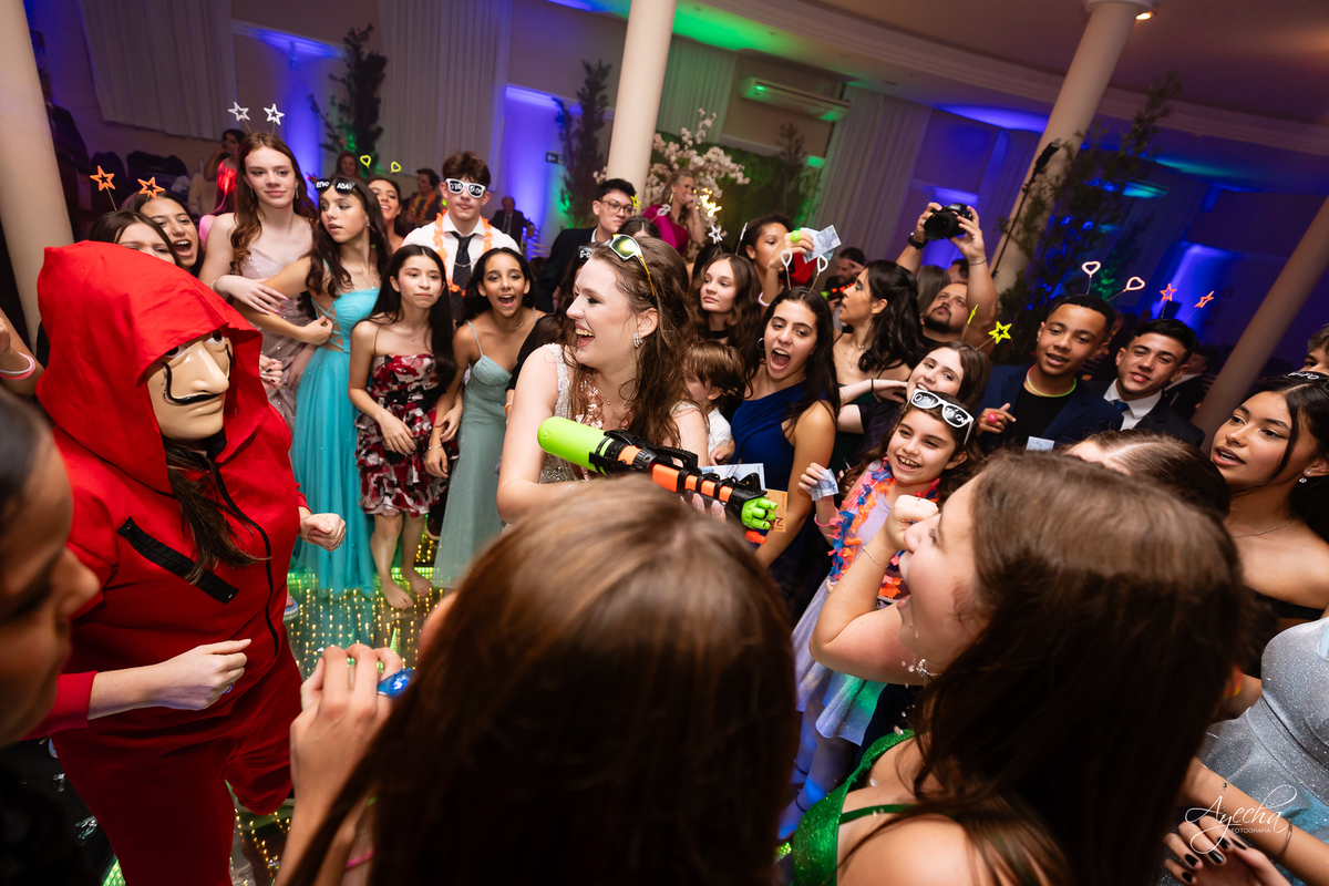 15 anos Curitiba; Festa de 15 anos; Festa de Debutante; Eventos Sociedade Thalia; Thalia Centro; Basquete Thalia; Vestido de Debutante; Decoração 15 anos; Espaço para 15 anos Curitiba; Fotógrafo Curitiba; Fotógrafo 15 anos Curitiba; Melhor Fotógrafa;