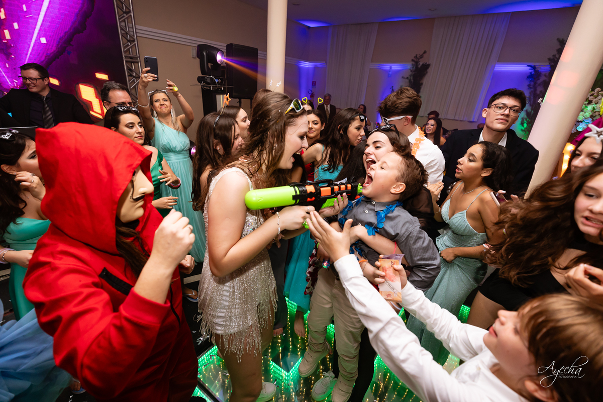 15 anos Curitiba; Festa de 15 anos; Festa de Debutante; Eventos Sociedade Thalia; Thalia Centro; Basquete Thalia; Vestido de Debutante; Decoração 15 anos; Espaço para 15 anos Curitiba; Fotógrafo Curitiba; Fotógrafo 15 anos Curitiba; Melhor Fotógrafa;