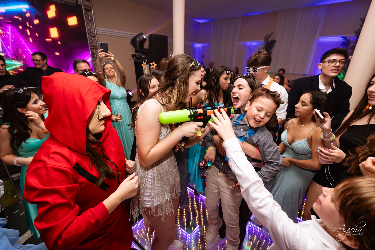 15 anos Curitiba; Festa de 15 anos; Festa de Debutante; Eventos Sociedade Thalia; Thalia Centro; Basquete Thalia; Vestido de Debutante; Decoração 15 anos; Espaço para 15 anos Curitiba; Fotógrafo Curitiba; Fotógrafo 15 anos Curitiba; Melhor Fotógrafa;