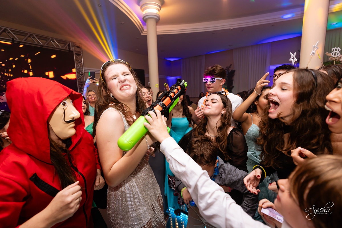 15 anos Curitiba; Festa de 15 anos; Festa de Debutante; Eventos Sociedade Thalia; Thalia Centro; Basquete Thalia; Vestido de Debutante; Decoração 15 anos; Espaço para 15 anos Curitiba; Fotógrafo Curitiba; Fotógrafo 15 anos Curitiba; Melhor Fotógrafa;