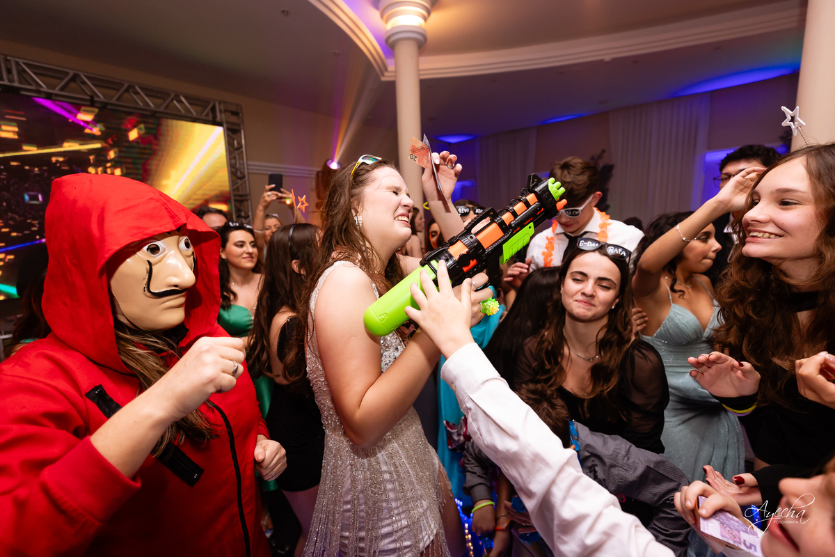 15 anos Curitiba; Festa de 15 anos; Festa de Debutante; Eventos Sociedade Thalia; Thalia Centro; Basquete Thalia; Vestido de Debutante; Decoração 15 anos; Espaço para 15 anos Curitiba; Fotógrafo Curitiba; Fotógrafo 15 anos Curitiba; Melhor Fotógrafa;