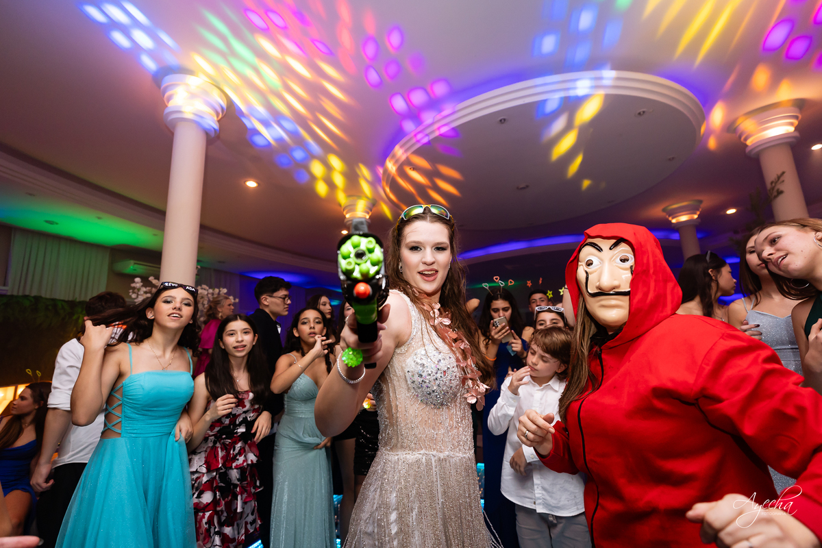 15 anos Curitiba; Festa de 15 anos; Festa de Debutante; Eventos Sociedade Thalia; Thalia Centro; Basquete Thalia; Vestido de Debutante; Decoração 15 anos; Espaço para 15 anos Curitiba; Fotógrafo Curitiba; Fotógrafo 15 anos Curitiba; Melhor Fotógrafa;