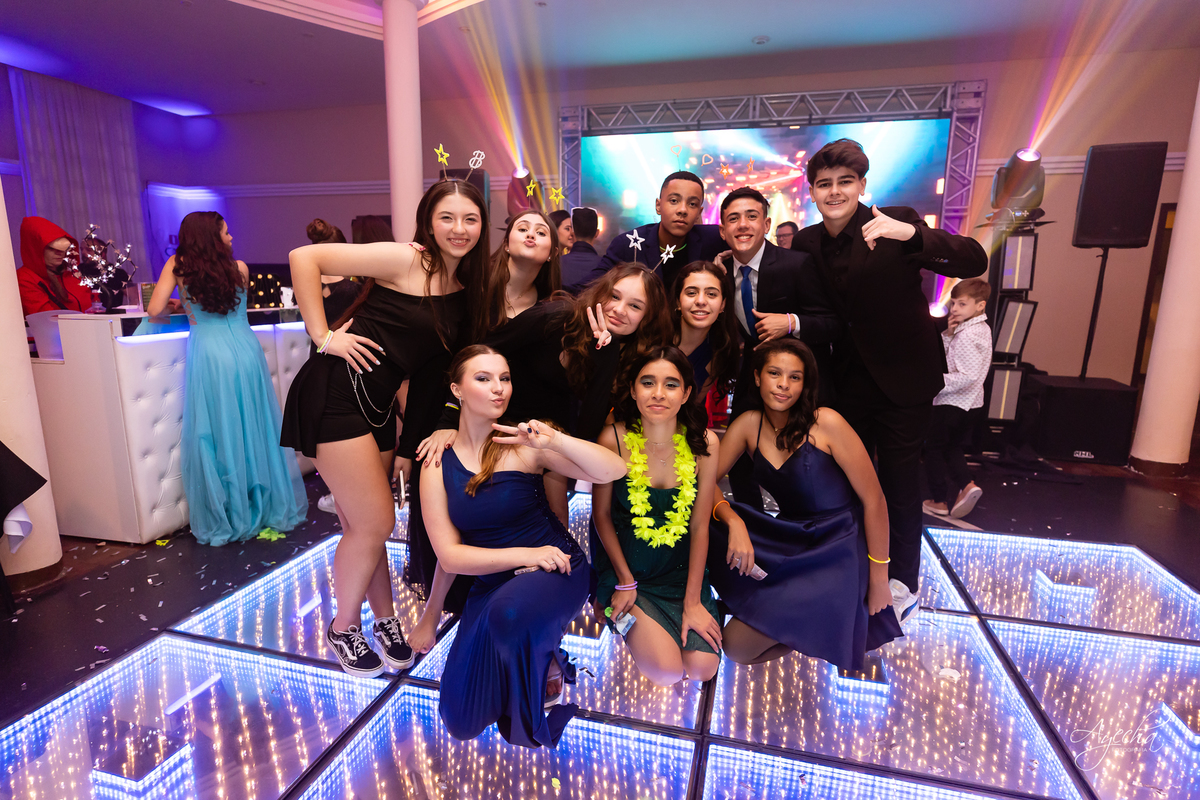 15 anos Curitiba; Festa de 15 anos; Festa de Debutante; Eventos Sociedade Thalia; Thalia Centro; Basquete Thalia; Vestido de Debutante; Decoração 15 anos; Espaço para 15 anos Curitiba; Fotógrafo Curitiba; Fotógrafo 15 anos Curitiba; Melhor Fotógrafa;