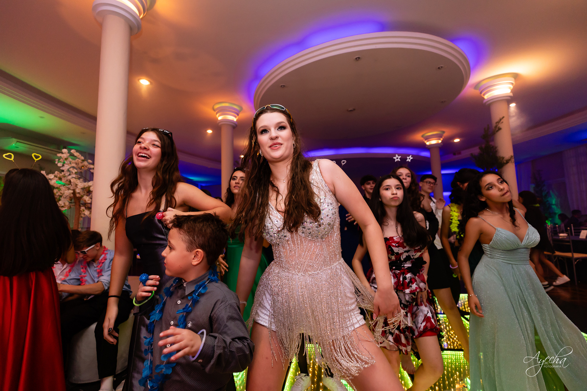 15 anos Curitiba; Festa de 15 anos; Festa de Debutante; Eventos Sociedade Thalia; Thalia Centro; Basquete Thalia; Vestido de Debutante; Decoração 15 anos; Espaço para 15 anos Curitiba; Fotógrafo Curitiba; Fotógrafo 15 anos Curitiba; Melhor Fotógrafa;