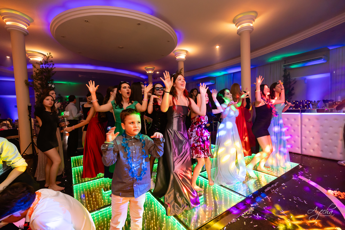 15 anos Curitiba; Festa de 15 anos; Festa de Debutante; Eventos Sociedade Thalia; Thalia Centro; Basquete Thalia; Vestido de Debutante; Decoração 15 anos; Espaço para 15 anos Curitiba; Fotógrafo Curitiba; Fotógrafo 15 anos Curitiba; Melhor Fotógrafa;