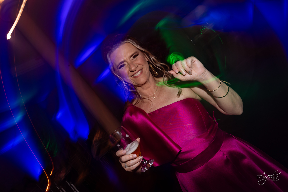 15 anos Curitiba; Festa de 15 anos; Festa de Debutante; Eventos Sociedade Thalia; Thalia Centro; Basquete Thalia; Vestido de Debutante; Decoração 15 anos; Espaço para 15 anos Curitiba; Fotógrafo Curitiba; Fotógrafo 15 anos Curitiba; Melhor Fotógrafa;