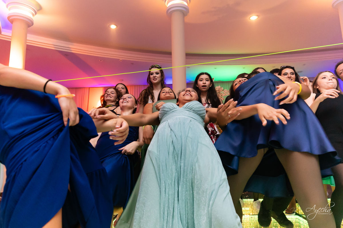 15 anos Curitiba; Festa de 15 anos; Festa de Debutante; Eventos Sociedade Thalia; Thalia Centro; Basquete Thalia; Vestido de Debutante; Decoração 15 anos; Espaço para 15 anos Curitiba; Fotógrafo Curitiba; Fotógrafo 15 anos Curitiba; Melhor Fotógrafa;