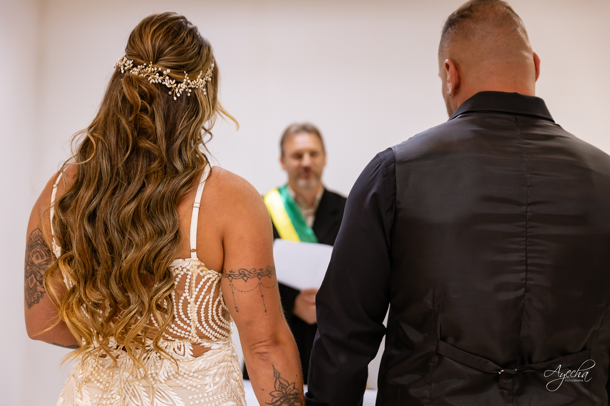 Casamento Civil Curitiba; Fotografo casamento civil; fotografia casamento civil; cartório de santa felicidade; casamento cartório de santa felicidade; casamento civil; mini wedding; cerimônia casamento civil; look civil; melhores fotografos de curitiba;