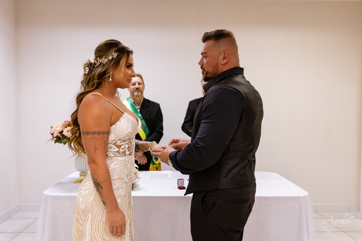 Casamento Civil Curitiba; Fotografo casamento civil; fotografia casamento civil; cartório de santa felicidade; casamento cartório de santa felicidade; casamento civil; mini wedding; cerimônia casamento civil; look civil; melhores fotografos de curitiba;