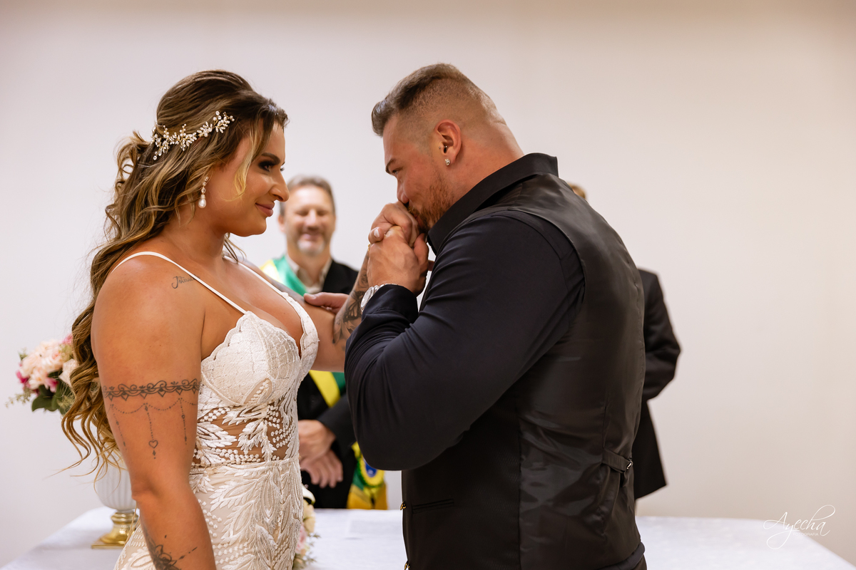 Casamento Civil Curitiba; Fotografo casamento civil; fotografia casamento civil; cartório de santa felicidade; casamento cartório de santa felicidade; casamento civil; mini wedding; cerimônia casamento civil; look civil; melhores fotografos de curitiba;