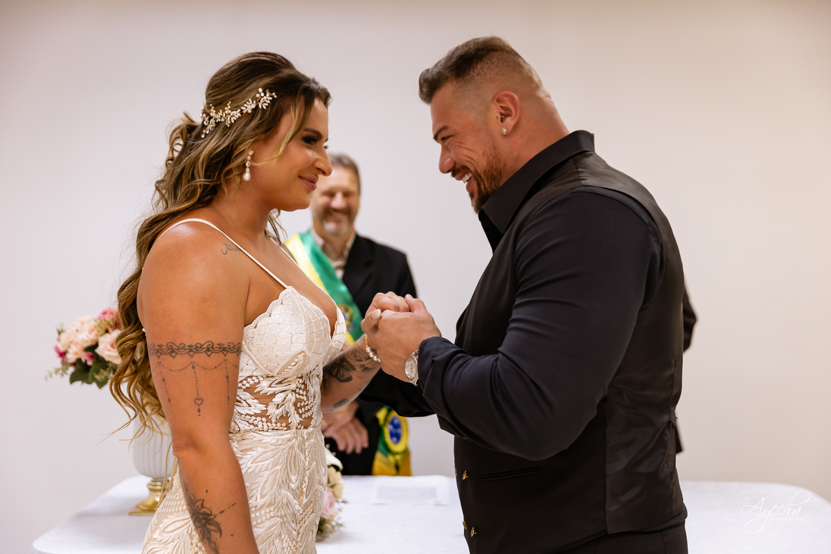 Casamento Civil Curitiba; Fotografo casamento civil; fotografia casamento civil; cartório de santa felicidade; casamento cartório de santa felicidade; casamento civil; mini wedding; cerimônia casamento civil; look civil; melhores fotografos de curitiba;