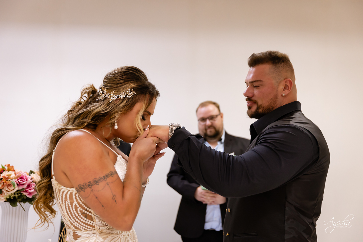 Casamento Civil Curitiba; Fotografo casamento civil; fotografia casamento civil; cartório de santa felicidade; casamento cartório de santa felicidade; casamento civil; mini wedding; cerimônia casamento civil; look civil; melhores fotografos de curitiba;