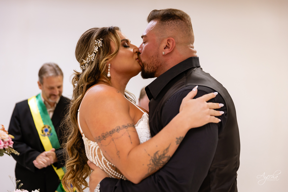 Casamento Civil Curitiba; Fotografo casamento civil; fotografia casamento civil; cartório de santa felicidade; casamento cartório de santa felicidade; casamento civil; mini wedding; cerimônia casamento civil; look civil; melhores fotografos de curitiba;