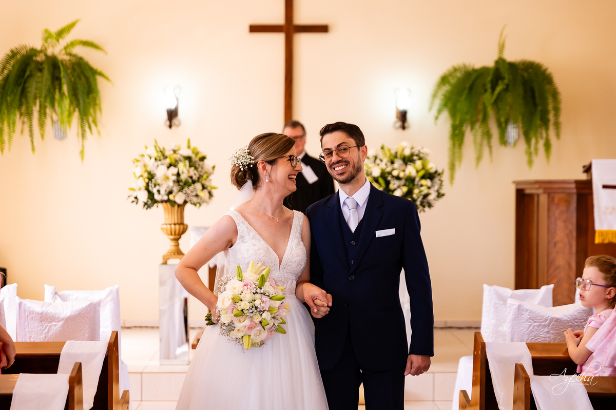 Fotografos Rio Negro; Casamentos Rio Negro; Rancho Richter; Fotografia de Casamento Rio Negro; Casamentos Mafra; 15 anos Rio Negro; Casamento Rústico; Casamento Capela Rio Negro; London Noivas; Lux Decorações Rio Negro; Studio Edina Farago;
