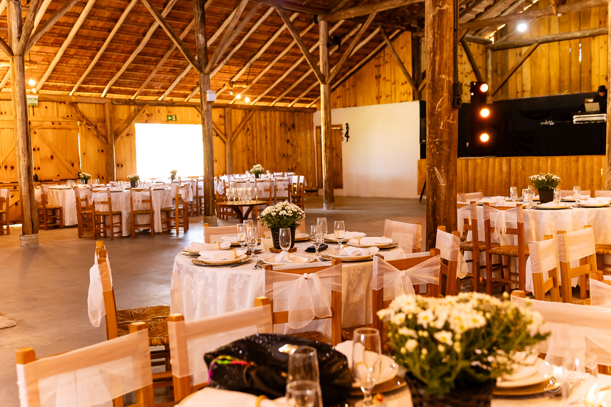 Fotografos Rio Negro; Casamentos Rio Negro; Rancho Richter; Fotografia de Casamento Rio Negro; Casamentos Mafra; 15 anos Rio Negro; Casamento Rústico; Casamento Capela Rio Negro; London Noivas; Lux Decorações Rio Negro; Studio Edina Farago;
