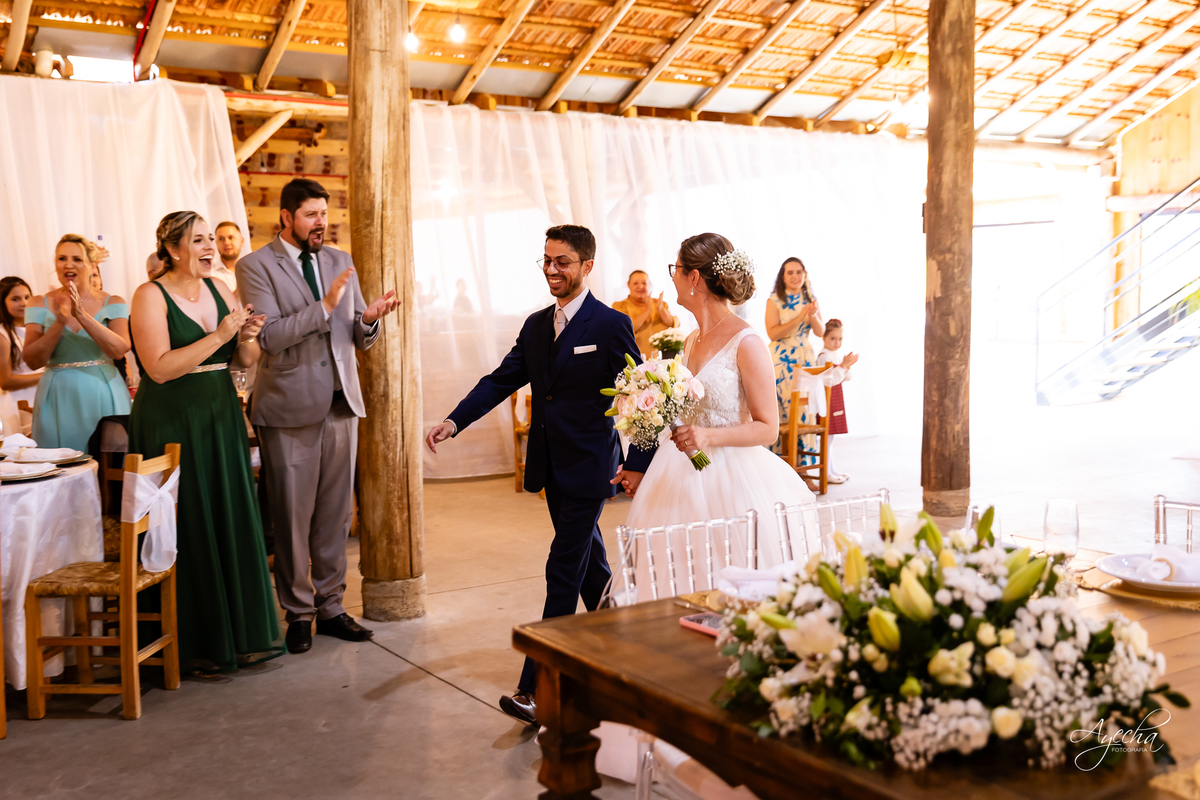 Fotografos Rio Negro; Casamentos Rio Negro; Rancho Richter; Fotografia de Casamento Rio Negro; Casamentos Mafra; 15 anos Rio Negro; Casamento Rústico; Casamento Capela Rio Negro; London Noivas; Lux Decorações Rio Negro; Studio Edina Farago;
