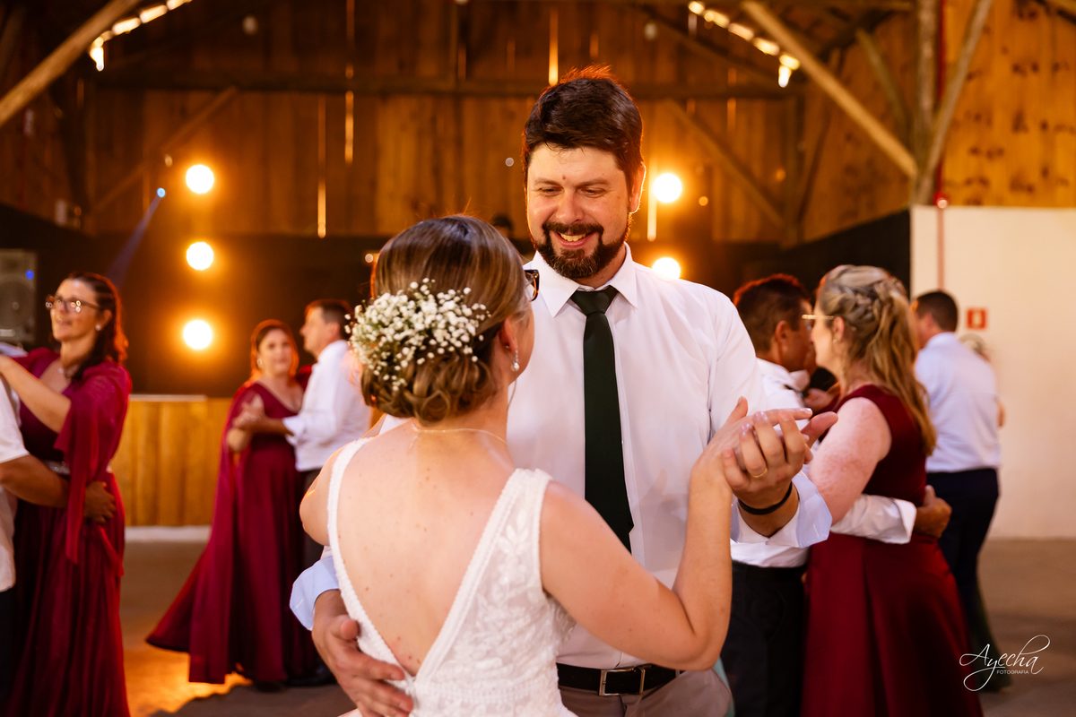 Fotografos Rio Negro; Casamentos Rio Negro; Rancho Richter; Fotografia de Casamento Rio Negro; Casamentos Mafra; 15 anos Rio Negro; Casamento Rústico; Casamento Capela Rio Negro; London Noivas; Lux Decorações Rio Negro; Studio Edina Farago;
