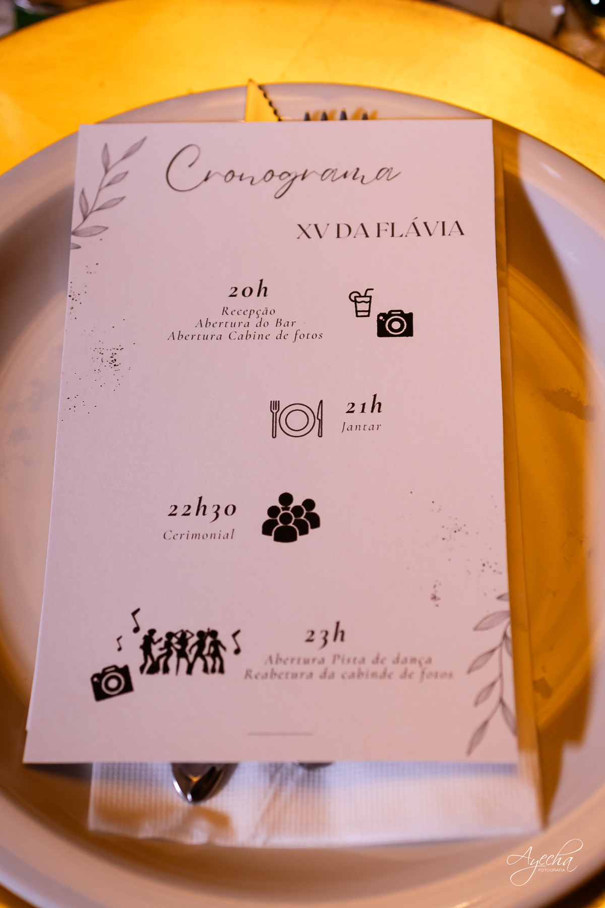 15 anos Castelo São Francisco; Fotógrafo 15 anos; Fotógrafo Debutante; Fotógrafo Curitiba; Fotógrafa Debutante 15 anos; Festa de Debutante; Vestido de Debutante Curitiba; Melhores Fotógrafps de Curitiba; 15 anos; Pacote Completo 15 anos Curitiba; 