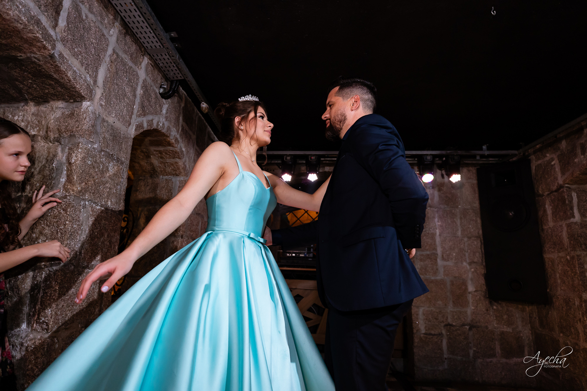 15 anos Castelo São Francisco; Fotógrafo 15 anos; Fotógrafo Debutante; Fotógrafo Curitiba; Fotógrafa Debutante 15 anos; Festa de Debutante; Vestido de Debutante Curitiba; Melhores Fotógrafps de Curitiba; 15 anos; Pacote Completo 15 anos Curitiba; 