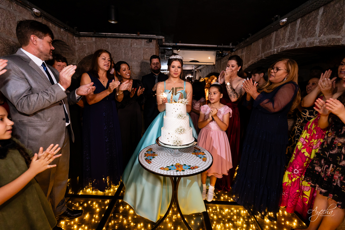 15 anos Castelo São Francisco; Fotógrafo 15 anos; Fotógrafo Debutante; Fotógrafo Curitiba; Fotógrafa Debutante 15 anos; Festa de Debutante; Vestido de Debutante Curitiba; Melhores Fotógrafps de Curitiba; 15 anos; Pacote Completo 15 anos Curitiba; 