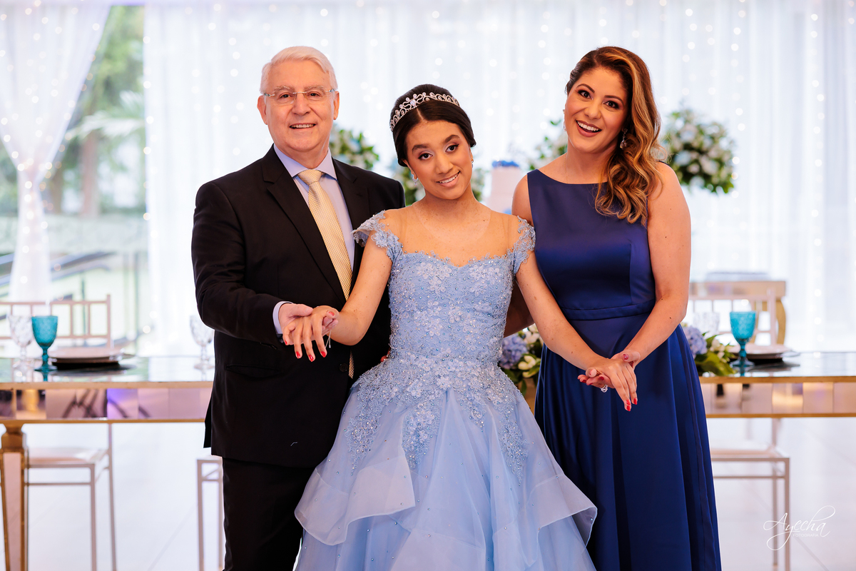 Festa de 15 anos Curitiba; Festa Debutante Curitiba; Espaço para Festa de 15 anos Curitiba; Fotografos 15 anos Curitiba; Salão para festa de 15 anos Curitiba; Stella Basso; Fotografos para Eventos Curitiba; Debutante PCD; Debutante com Autismo;