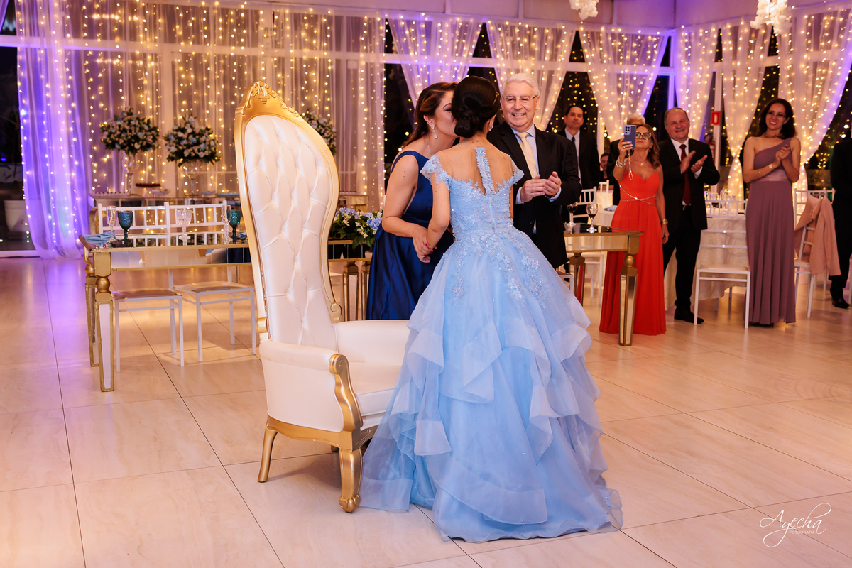 Festa de 15 anos Curitiba; Festa Debutante Curitiba; Espaço para Festa de 15 anos Curitiba; Fotografos 15 anos Curitiba; Salão para festa de 15 anos Curitiba; Stella Basso; Fotografos para Eventos Curitiba; Debutante PCD; Debutante com Autismo;