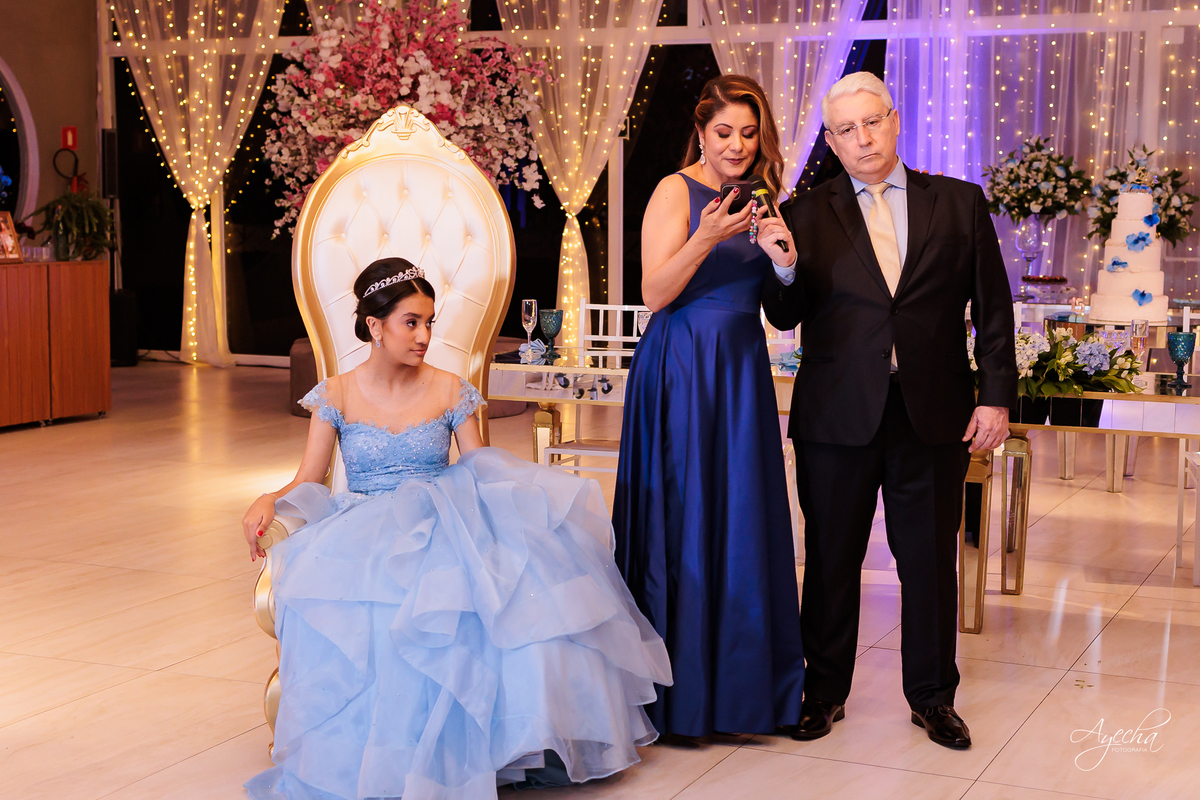 Festa de 15 anos Curitiba; Festa Debutante Curitiba; Espaço para Festa de 15 anos Curitiba; Fotografos 15 anos Curitiba; Salão para festa de 15 anos Curitiba; Stella Basso; Fotografos para Eventos Curitiba; Debutante PCD; Debutante com Autismo;