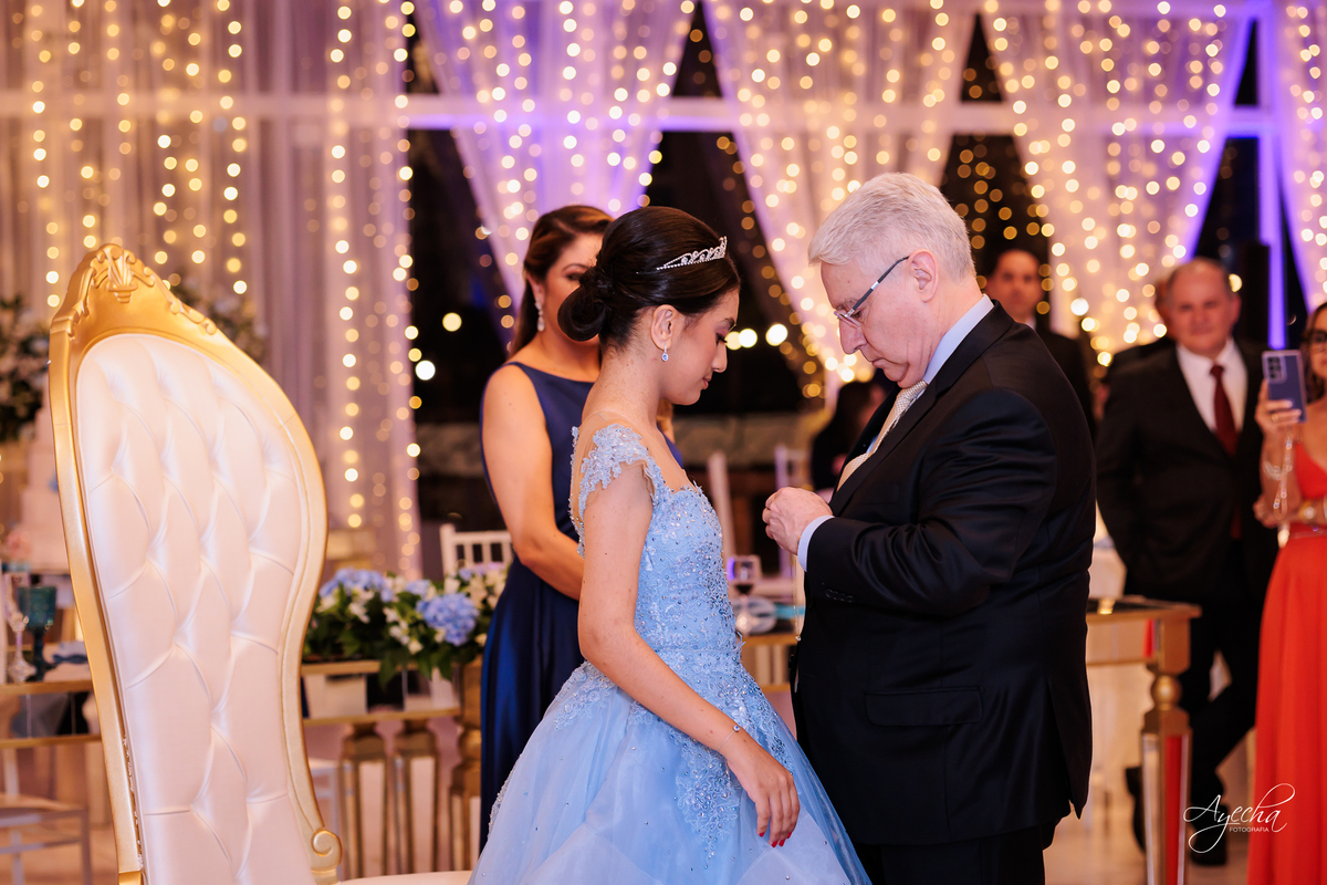 Festa de 15 anos Curitiba; Festa Debutante Curitiba; Espaço para Festa de 15 anos Curitiba; Fotografos 15 anos Curitiba; Salão para festa de 15 anos Curitiba; Stella Basso; Fotografos para Eventos Curitiba; Debutante PCD; Debutante com Autismo;