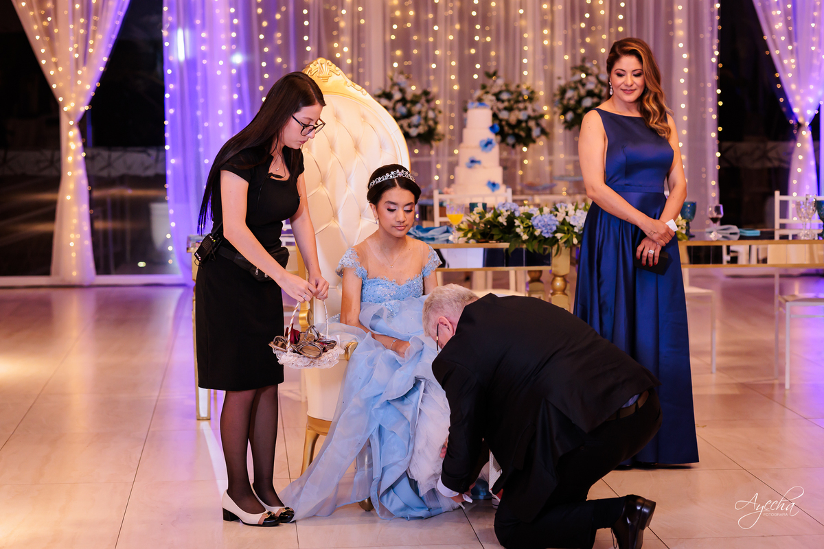 Festa de 15 anos Curitiba; Festa Debutante Curitiba; Espaço para Festa de 15 anos Curitiba; Fotografos 15 anos Curitiba; Salão para festa de 15 anos Curitiba; Stella Basso; Fotografos para Eventos Curitiba; Debutante PCD; Debutante com Autismo;