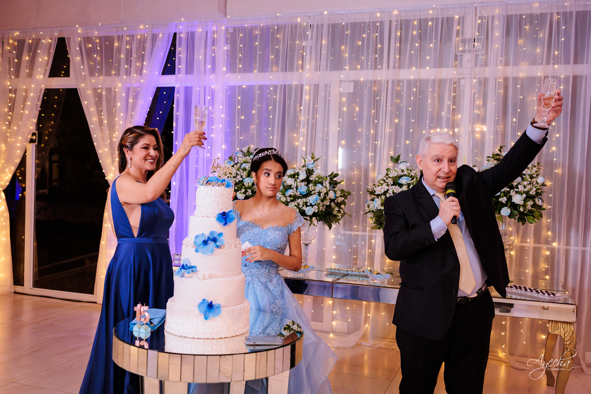 Festa de 15 anos Curitiba; Festa Debutante Curitiba; Espaço para Festa de 15 anos Curitiba; Fotografos 15 anos Curitiba; Salão para festa de 15 anos Curitiba; Stella Basso; Fotografos para Eventos Curitiba; Debutante PCD; Debutante com Autismo;