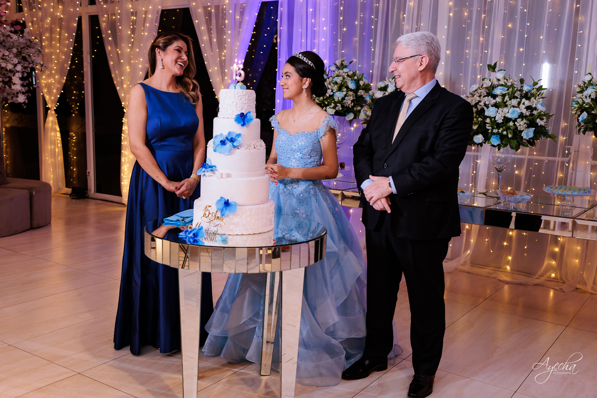 Festa de 15 anos Curitiba; Festa Debutante Curitiba; Espaço para Festa de 15 anos Curitiba; Fotografos 15 anos Curitiba; Salão para festa de 15 anos Curitiba; Stella Basso; Fotografos para Eventos Curitiba; Debutante PCD; Debutante com Autismo;