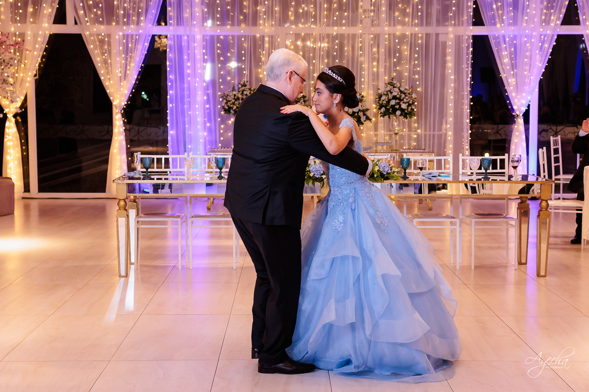 Festa de 15 anos Curitiba; Festa Debutante Curitiba; Espaço para Festa de 15 anos Curitiba; Fotografos 15 anos Curitiba; Salão para festa de 15 anos Curitiba; Stella Basso; Fotografos para Eventos Curitiba; Debutante PCD; Debutante com Autismo;
