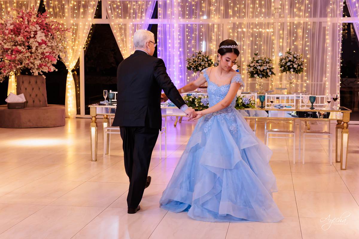 Festa de 15 anos Curitiba; Festa Debutante Curitiba; Espaço para Festa de 15 anos Curitiba; Fotografos 15 anos Curitiba; Salão para festa de 15 anos Curitiba; Stella Basso; Fotografos para Eventos Curitiba; Debutante PCD; Debutante com Autismo;