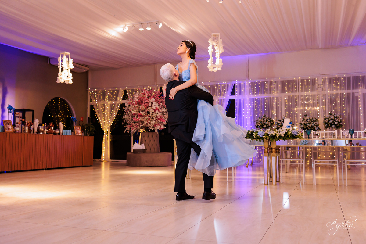 Festa de 15 anos Curitiba; Festa Debutante Curitiba; Espaço para Festa de 15 anos Curitiba; Fotografos 15 anos Curitiba; Salão para festa de 15 anos Curitiba; Stella Basso; Fotografos para Eventos Curitiba; Debutante PCD; Debutante com Autismo;