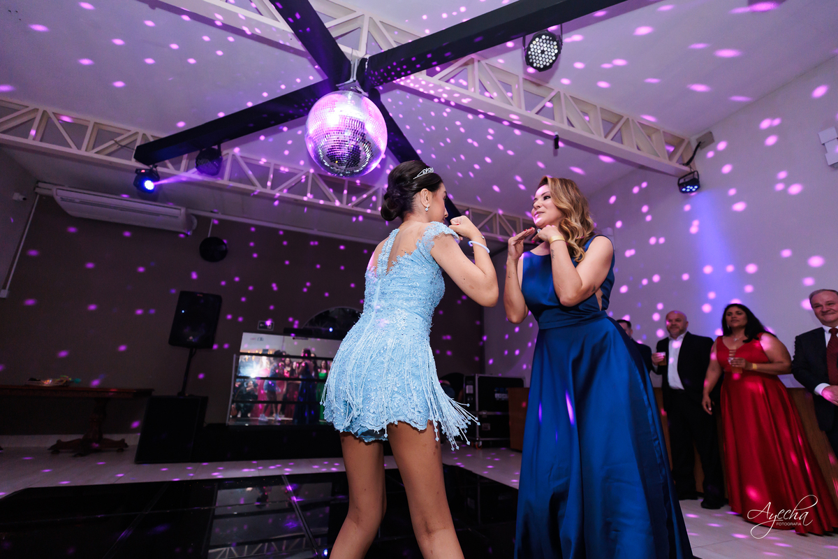 Festa de 15 anos Curitiba; Festa Debutante Curitiba; Espaço para Festa de 15 anos Curitiba; Fotografos 15 anos Curitiba; Salão para festa de 15 anos Curitiba; Stella Basso; Fotografos para Eventos Curitiba; Debutante PCD; Debutante com Autismo;