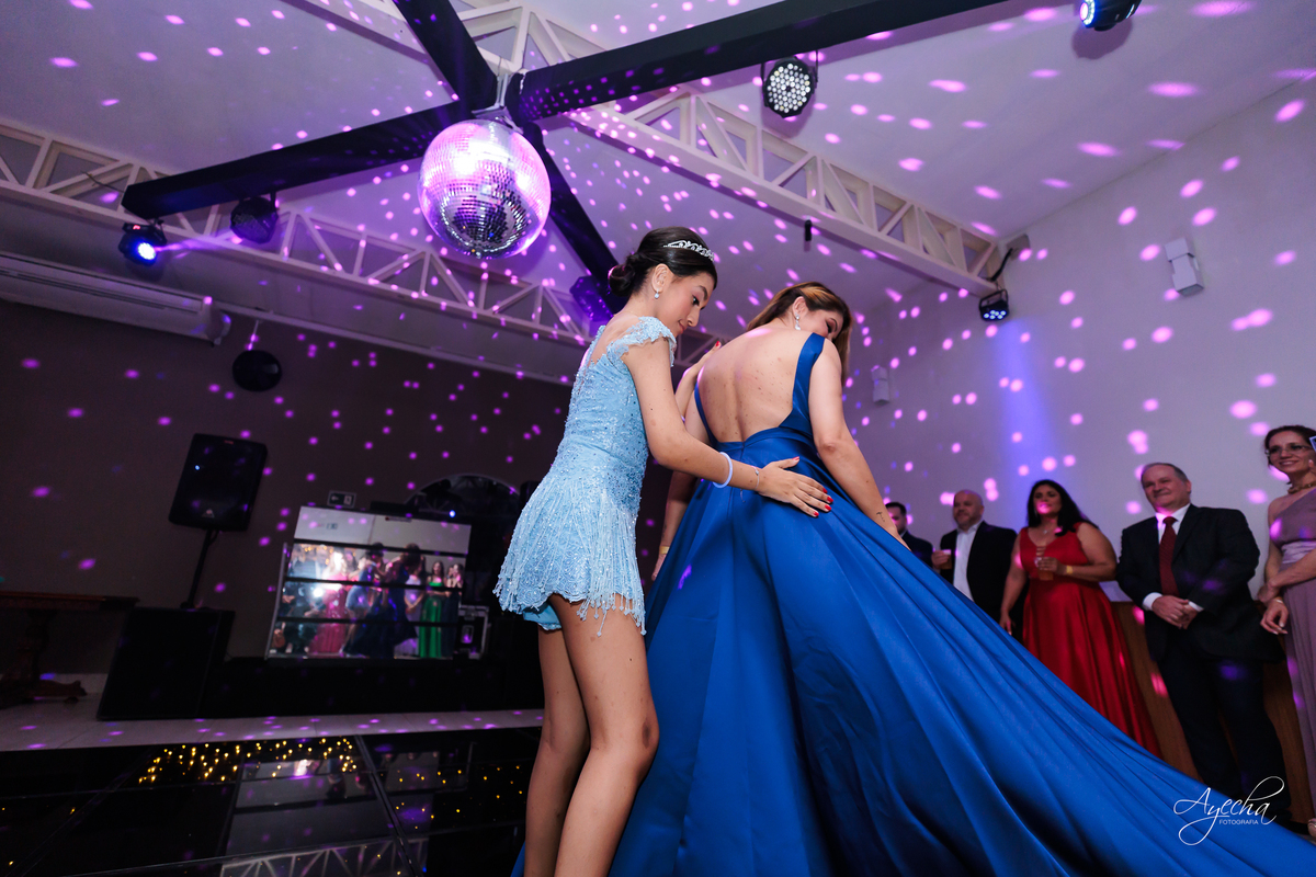 Festa de 15 anos Curitiba; Festa Debutante Curitiba; Espaço para Festa de 15 anos Curitiba; Fotografos 15 anos Curitiba; Salão para festa de 15 anos Curitiba; Stella Basso; Fotografos para Eventos Curitiba; Debutante PCD; Debutante com Autismo;