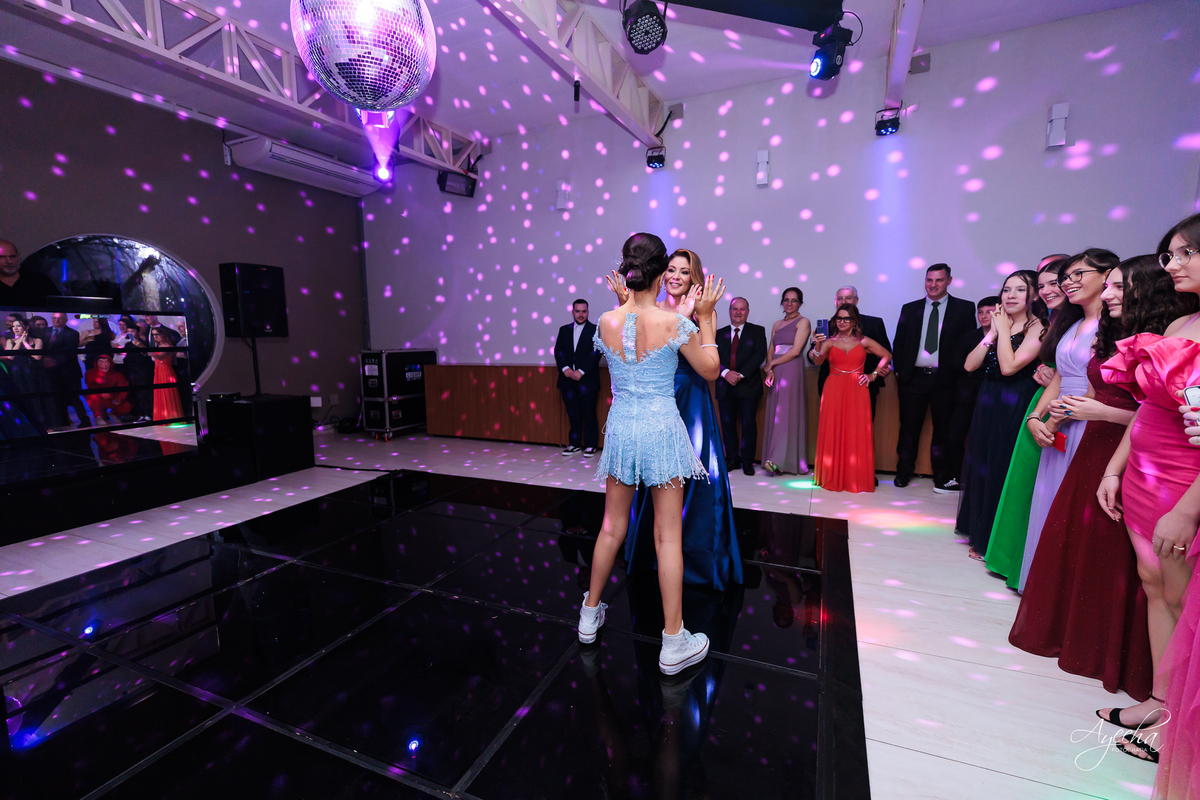 Festa de 15 anos Curitiba; Festa Debutante Curitiba; Espaço para Festa de 15 anos Curitiba; Fotografos 15 anos Curitiba; Salão para festa de 15 anos Curitiba; Stella Basso; Fotografos para Eventos Curitiba; Debutante PCD; Debutante com Autismo;