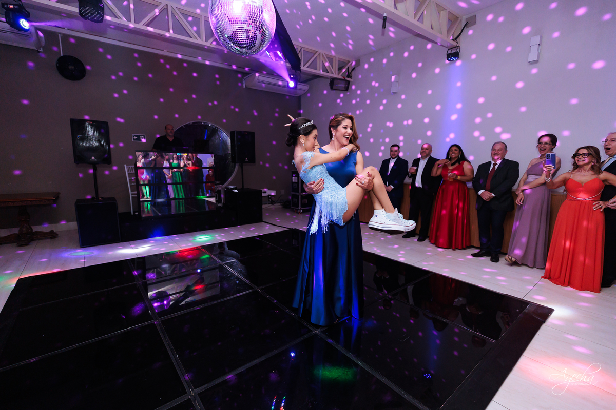 Festa de 15 anos Curitiba; Festa Debutante Curitiba; Espaço para Festa de 15 anos Curitiba; Fotografos 15 anos Curitiba; Salão para festa de 15 anos Curitiba; Stella Basso; Fotografos para Eventos Curitiba; Debutante PCD; Debutante com Autismo;