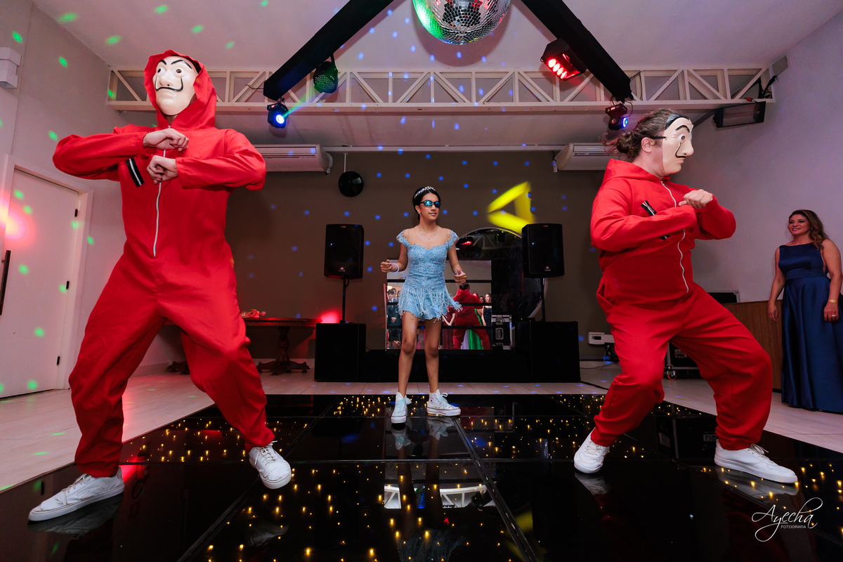 Festa de 15 anos Curitiba; Festa Debutante Curitiba; Espaço para Festa de 15 anos Curitiba; Fotografos 15 anos Curitiba; Salão para festa de 15 anos Curitiba; Stella Basso; Fotografos para Eventos Curitiba; Debutante PCD; Debutante com Autismo;