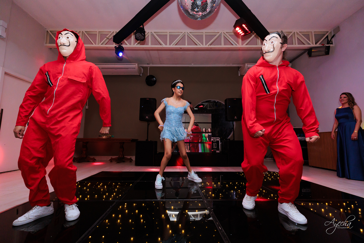 Festa de 15 anos Curitiba; Festa Debutante Curitiba; Espaço para Festa de 15 anos Curitiba; Fotografos 15 anos Curitiba; Salão para festa de 15 anos Curitiba; Stella Basso; Fotografos para Eventos Curitiba; Debutante PCD; Debutante com Autismo;