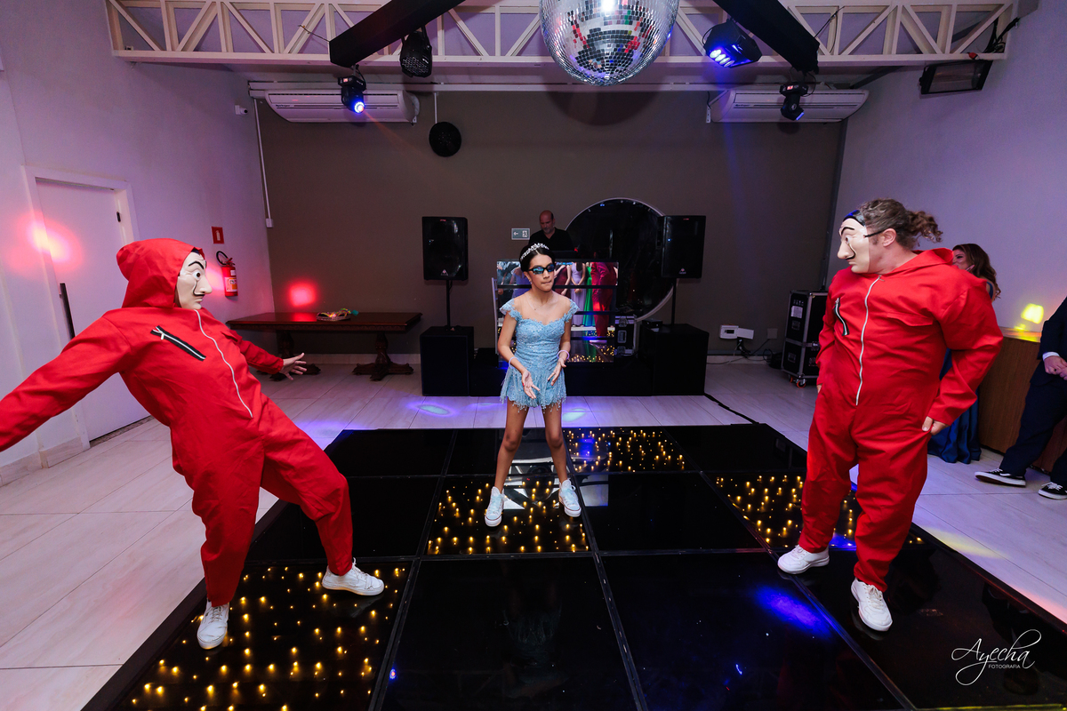 Festa de 15 anos Curitiba; Festa Debutante Curitiba; Espaço para Festa de 15 anos Curitiba; Fotografos 15 anos Curitiba; Salão para festa de 15 anos Curitiba; Stella Basso; Fotografos para Eventos Curitiba; Debutante PCD; Debutante com Autismo;