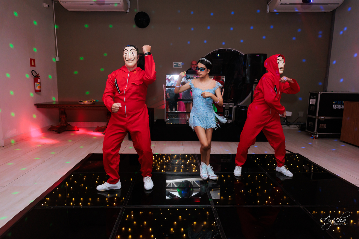 Festa de 15 anos Curitiba; Festa Debutante Curitiba; Espaço para Festa de 15 anos Curitiba; Fotografos 15 anos Curitiba; Salão para festa de 15 anos Curitiba; Stella Basso; Fotografos para Eventos Curitiba; Debutante PCD; Debutante com Autismo;