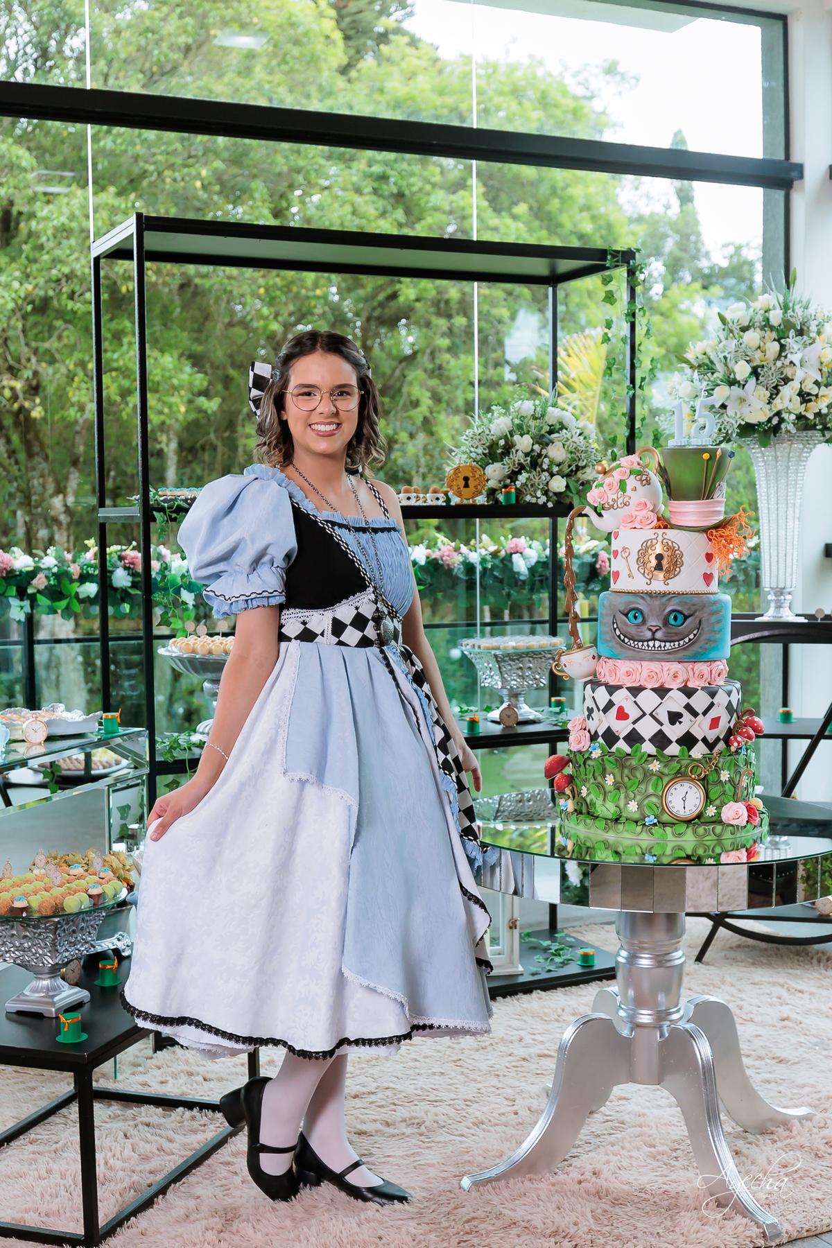 fotógrafo 15 anos Curitiba, fotografia debutante Curitiba, ensaio 15 anos Curitiba, festa debutante Curitiba, fotos 15 anos criativas, fotógrafa Curitiba, fotos profissionais Curitiba, fotógrafa debutante, ensaio debutante Curitiba; decoração alice