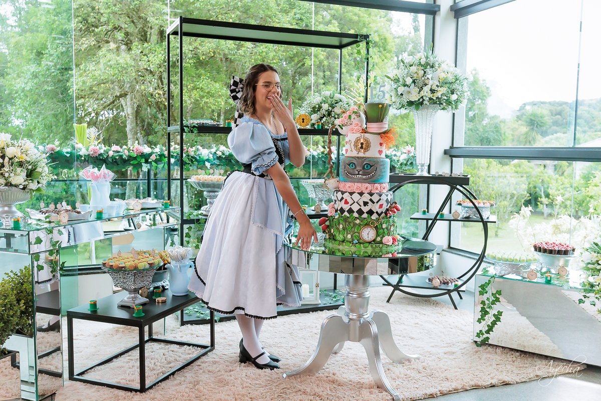 fotógrafo 15 anos Curitiba, fotografia debutante Curitiba, ensaio 15 anos Curitiba, festa debutante Curitiba, fotos 15 anos criativas, fotógrafa Curitiba, fotos profissionais Curitiba, fotógrafa debutante, ensaio debutante Curitiba; decoração alice